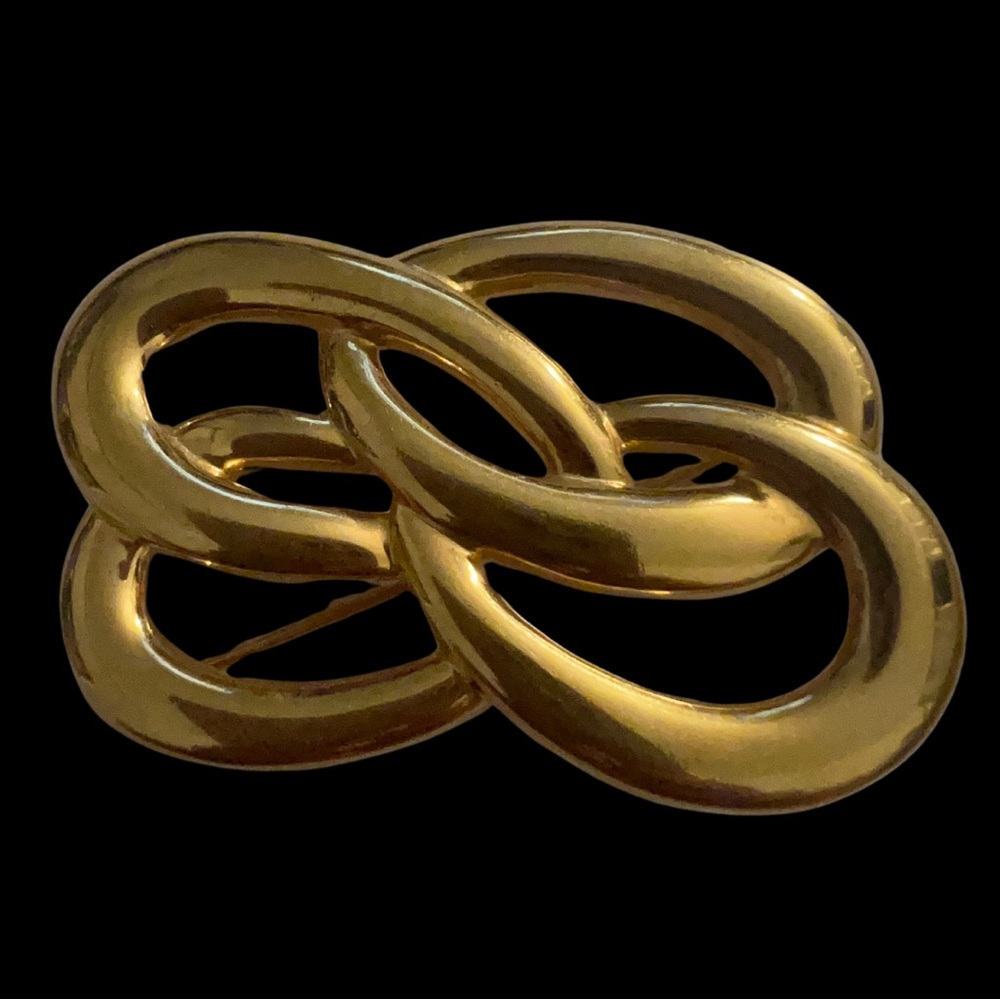 Golden Eternity Knot